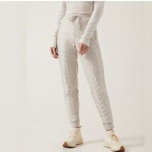 Athleta women’s Aprés Ski Down Joggers pants beige cream Size 4 NWT retail $149